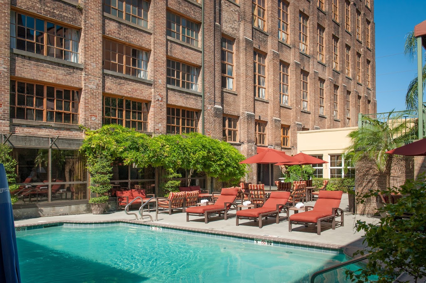 3 Nights @ The Hampton Inn Convention Center HOTEL ONLY